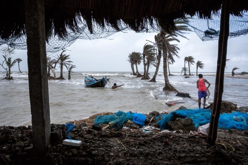 The Weekend Leader - IMD Warns of Heavy Rain, Strong Winds as Cyclone Nears Odisha-Andhra Coast