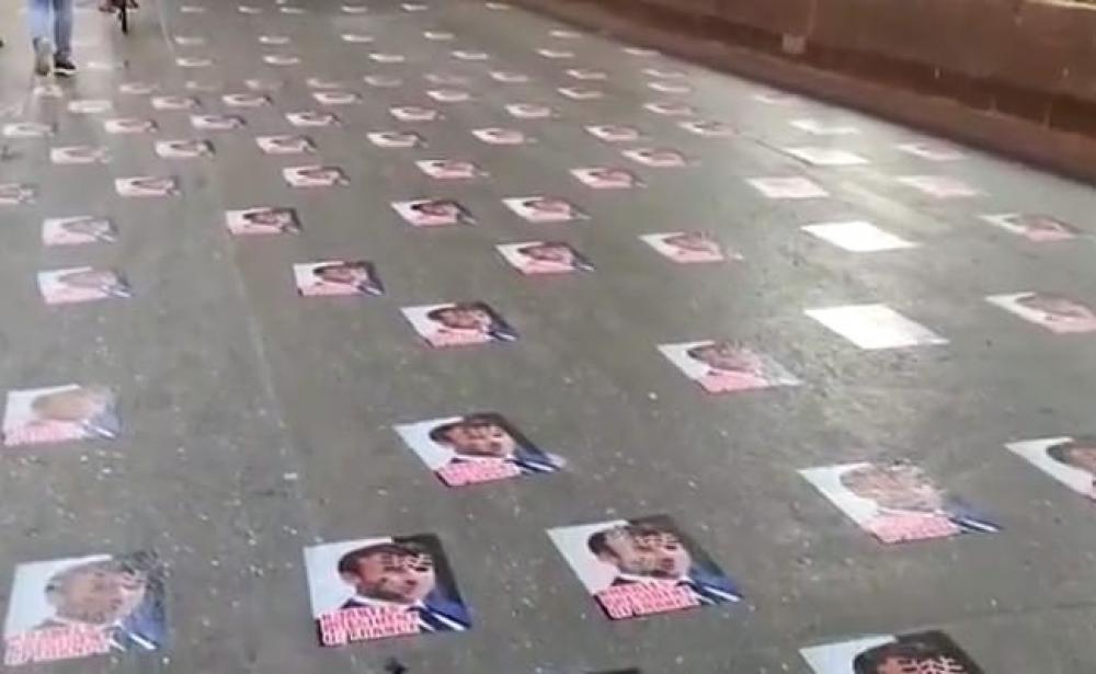 The Weekend Leader - ﻿Police remove posters of Macron pasted on Mumbai road