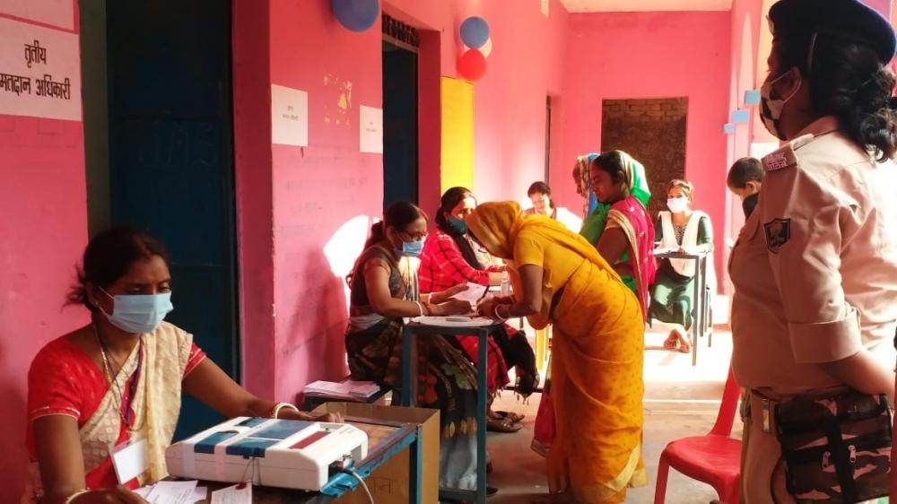 The Weekend Leader - Bihar bypolls: 6.45% turnout in Kusheshwar Asthan, 4% in Tarapur (Ld)