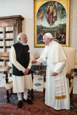 PM Modi meets Pope Francis, invites him to visit India