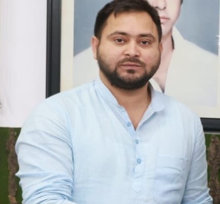 The Weekend Leader - Tejashwi Yadav slams BJP for 'negative politics' over jet, helicopter