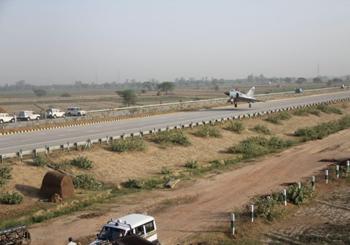 The Weekend Leader - Fighter jet tests landing ability, touches down on highway