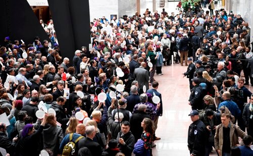 Huge demonstration demands end to stay-home order in Michigan