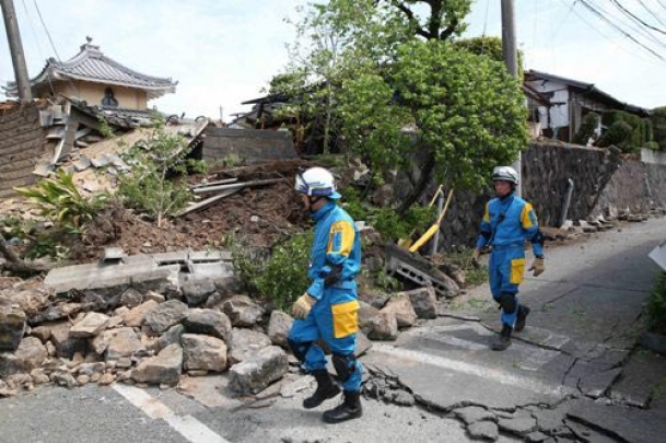 Powerful quake rocks Japan; rescue efforts on