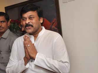The Weekend Leader - Chiranjeevi breaks queue, forced to fall in line