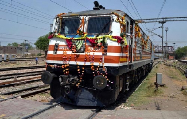 India's fastest train reaches Agra from Delhi