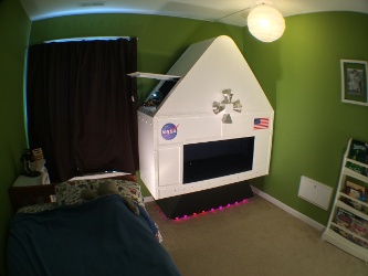 The Weekend Leader - Man builds spaceship in his kid's bedroom!   