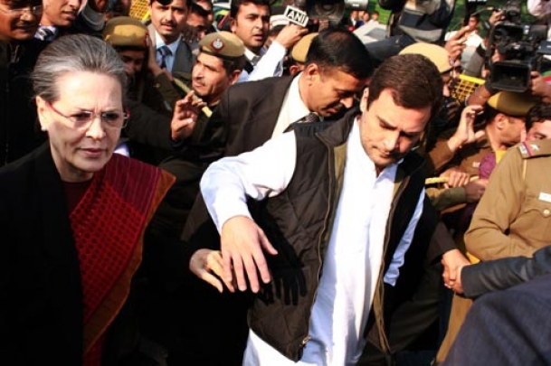 The Weekend Leader - Sonia, Rahul appear in Delhi court, granted bail 