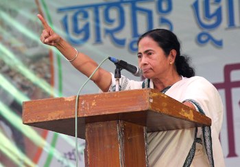 The Weekend Leader - Mamata's war against media, journalists see red
