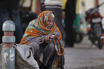 The Weekend Leader - For Delhi's homeless, voter i-card a passport to better life 