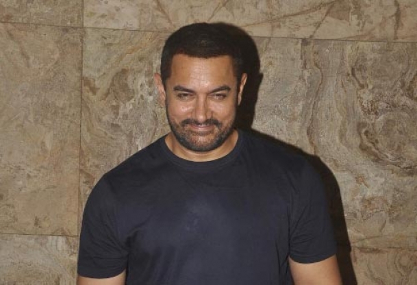 Police security slashed for Shah Rukh, Aamir 
