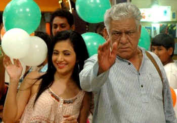 The Weekend Leader - Following cancer scare, Om Puri quits smoking