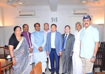 Raje back in Jaipur, fails to meet Modi