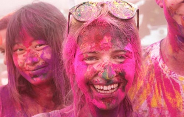 India revels in sweet, colourful Holi 