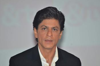 The Weekend Leader - SRK reveals his first salary was Rs.50