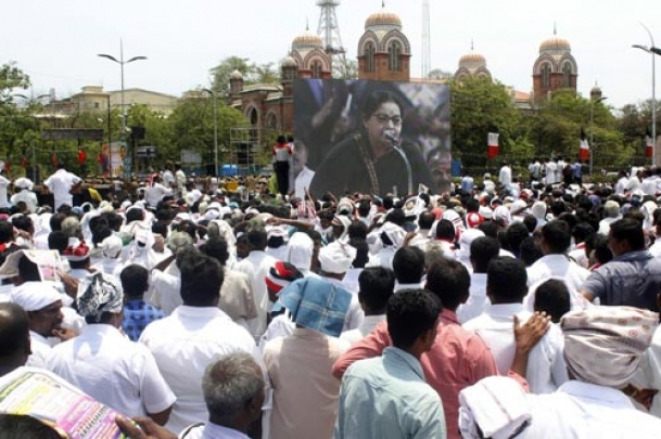 Jayalalithaa orders closure of 500 liquor shops