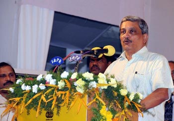 The Weekend Leader - Octogenarian war hero boycotts Parrikar function