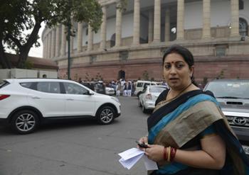 The Weekend Leader - Smriti dares Rahul to debate in a war of words  