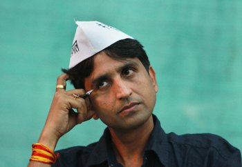 The Weekend Leader - Kumar Vishwas says his family told to leave Amethi  