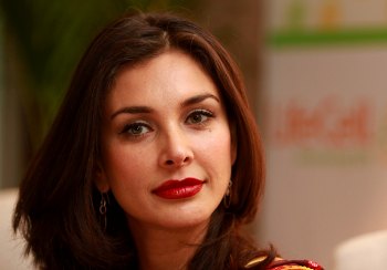 The Weekend Leader - Lisa Ray likes to promote India worldwide