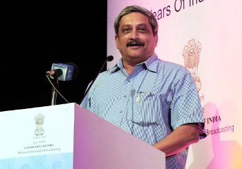 The Weekend Leader - Parrikar as defence minister? Goa goes in spin 