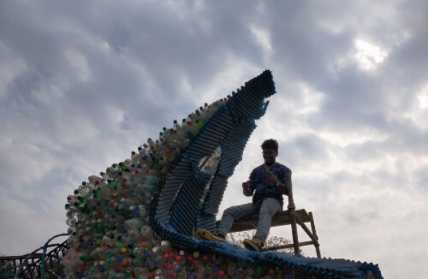 The Weekend Leader - Gurugram artists create eye-opening art installations from plastic trash