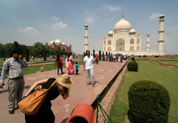 The Weekend Leader - Taj Mahal in Danger