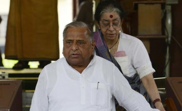 The Weekend Leader - Mulayam dumps Bihar alliance, to contest alone