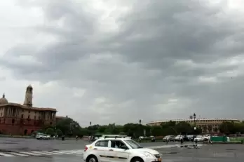 Delhi-NCR to witness partly cloudy sky with light rain