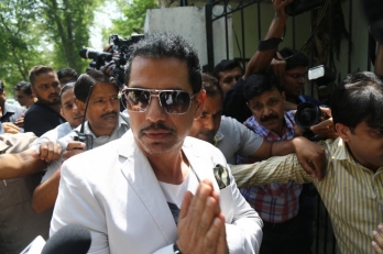 I-T dept quizzes Vadra for 9 hrs in Benami properties case