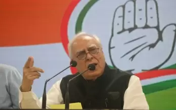 Sibal comes in support of Priyanka