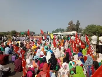 'Chakka Jam' blocks Maha highways, ends peacefully
