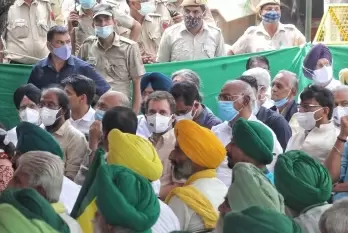 Oppn joins farmers' protest, AAP skips