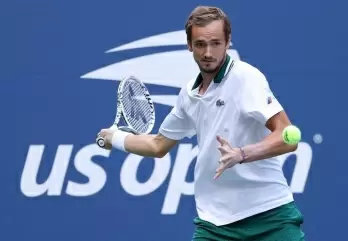Medvedev demolishes Evans, enters US Open quarterfinals