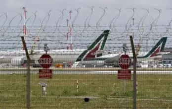 Italian airport workers protest against lack of job security