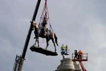 Virginia removes Confederate General's statue from capital city