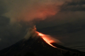 Indonesia's Mount Sinabung volcano erupts