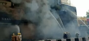 Massive fire breaks out in Delhi's Lajpat Nagar Market