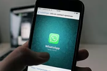 WhatsApp blocks third-party apps from seeing online details
