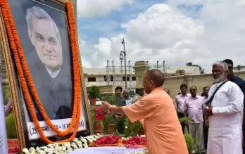 Yogi pays tributes to Vajpayee on his anniversary