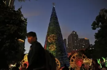 Indonesia cuts short this yr's Xmas holidays