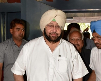 Punjab CM slams Centre for tax raids on 'arhtiyas'
