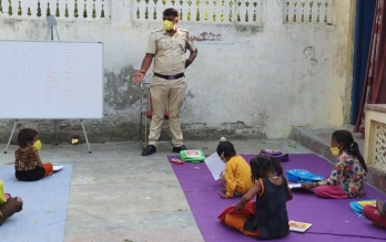 Delhi Police constable imparting education to slum kids