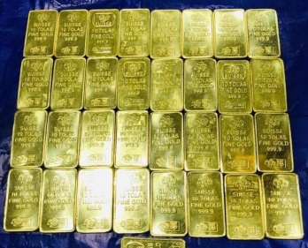 Man takes train route to smuggle gold, held