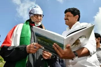 Amitabh Bachchan takes part in Green India Challenge