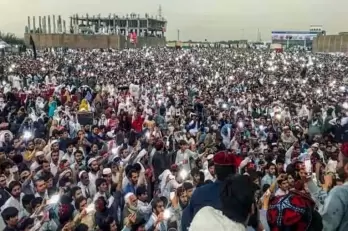 To show the solidarity with Afghans against Taliban, Pashtuns of all hues holding massive rally in Pakistan