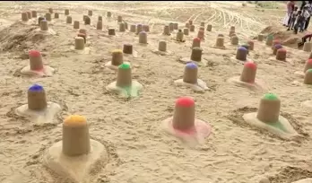 Sand artist creates 108 colourful Shiva lingams in Pushkar