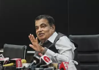 Gadkari to review 2 crucial tunnels in J&K, to drive through one of them