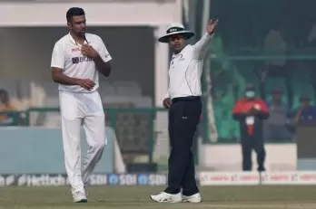 IND v NZ: Ashwin and umpire Nitin Menon in argument over vision obstruction