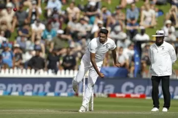 ?Ashwin can break Muralitharan's record for most Test wickets: Hogg